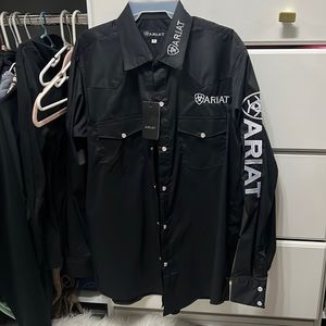 Ariat top size large, but fits a medium.